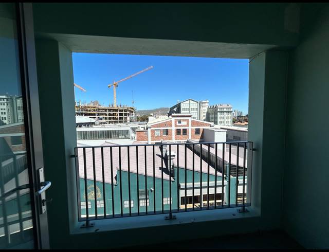 164M² BUILDING TO LET IN WOODSTOCK